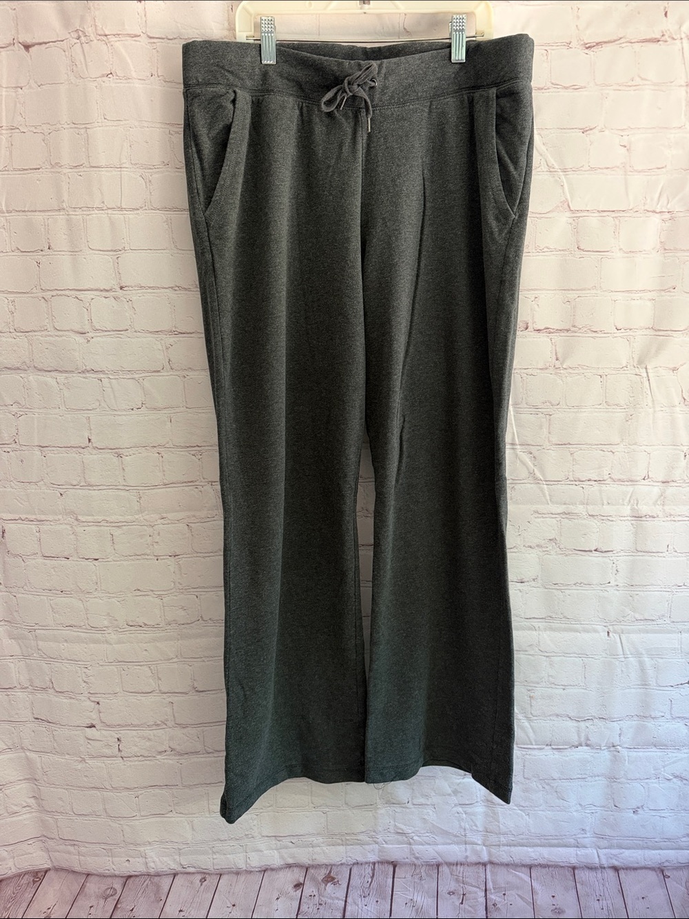 L.L. Bean Women's Dark Gray Drawstring Joggers Wide leg Sweatpants Size M Petite